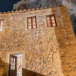 Kyklamino Castlehouse *