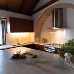 Kyklamino Castlehouse *