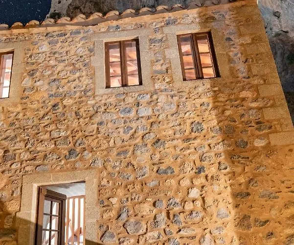 Kyklamino Castlehouse *