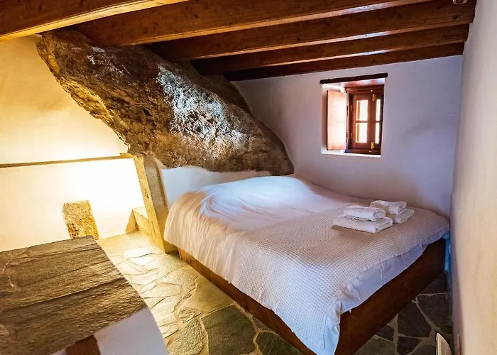 Kyklamino Castlehouse Vakantiehuis *