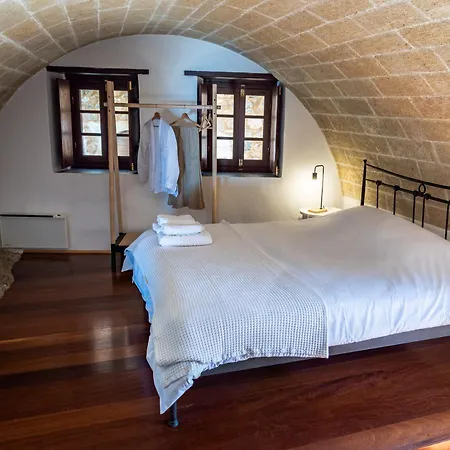 Kyklamino Castlehouse *