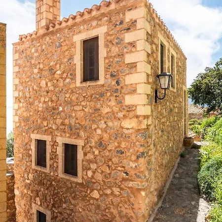 Kyklamino Castlehouse 펜션 *