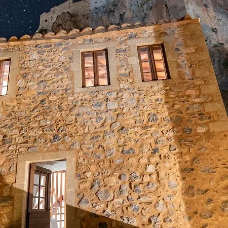 Kyklamino Castlehouse *