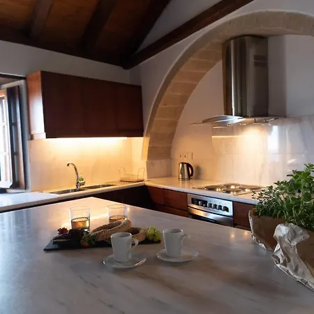 Kyklamino Castlehouse *