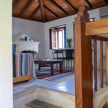 Kyklamino Castlehouse 펜션 *