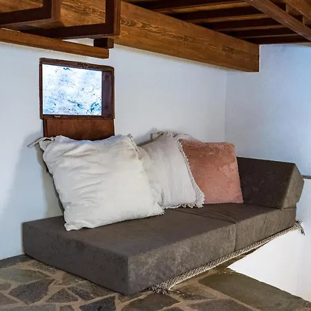 Kyklamino Castlehouse * 모넴바시아