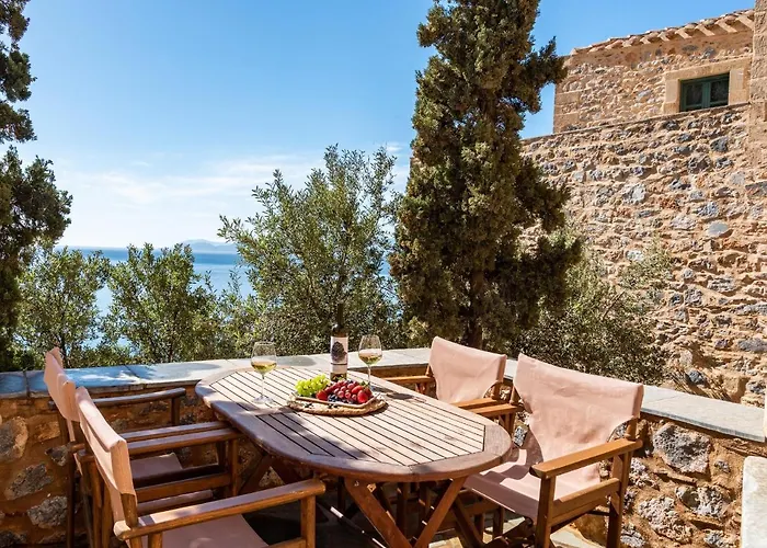 Kyklamino Castlehouse *