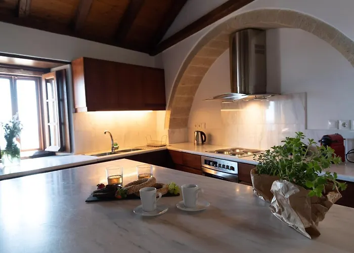 Kyklamino Castlehouse *